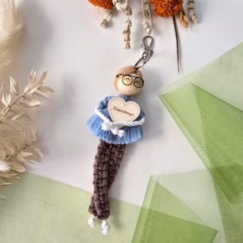 Egyedi, személyre szabható makramé kulcstartó figura