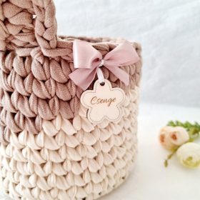 Horgolt szarvas tárolókosár egyedi felirattal (009)