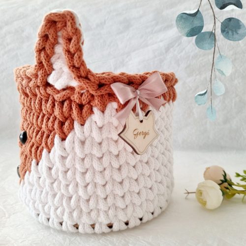 Horgolt róka tárolókosár egyedi felirattal (011)