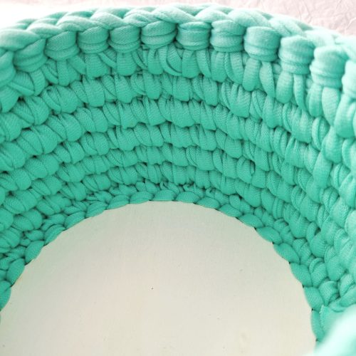 Horgolt tárolókosár egyedi felirattal (045)