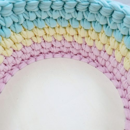 Horgolt tárolókosár egyedi felirattal (066)