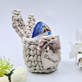 Bézs nyuszi tojástároló kosárka egyedi felirattal