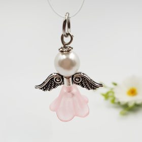   Angyalka charm - halványrózsaszín akril és teklagyöngyből