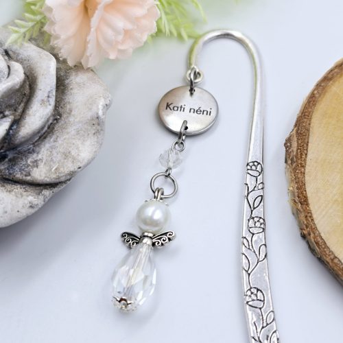 Fehér angyalkás, egyedi névvel gravírozott könyvjelző