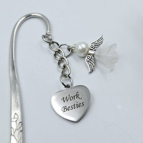 Fehér angyalkás, egyedi felirattal gravírozott könyvjelző