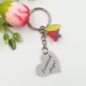Kulcstartó pink akril virággal egyedi felirattal 