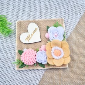 Egyedi feliratos fa dísz filc virágokkal 06. 