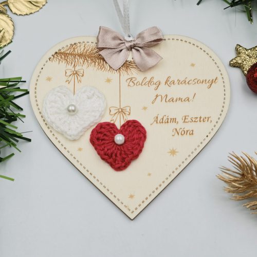 Egyedi feliratos karácsonyi gravírozott fa dísz horgolt mintával (több szín)