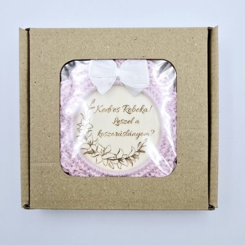 Koszorúslány felkérő ajándék - horgolt, gravírozott hűtőmágnes