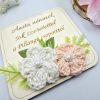 Ajándék tanító néninek, óvó néninek, gravírozott fa hűtőmágnes egyedi felirattal, horgolt virágokkal