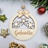 Gravírozott fa karácsonyfadísz egyedi névvel (04) (7 cm)