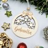 Gravírozott fa karácsonyfadísz egyedi névvel (04) (7 cm)